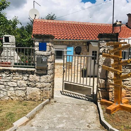 Apartament Holiday House Carpe Diem Pula Zewnętrze zdjęcie