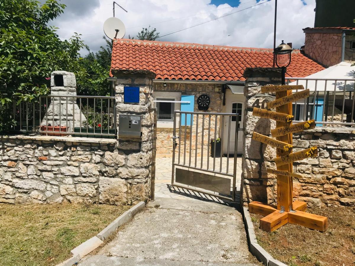 Apartament Holiday House Carpe Diem Pula Zewnętrze zdjęcie
